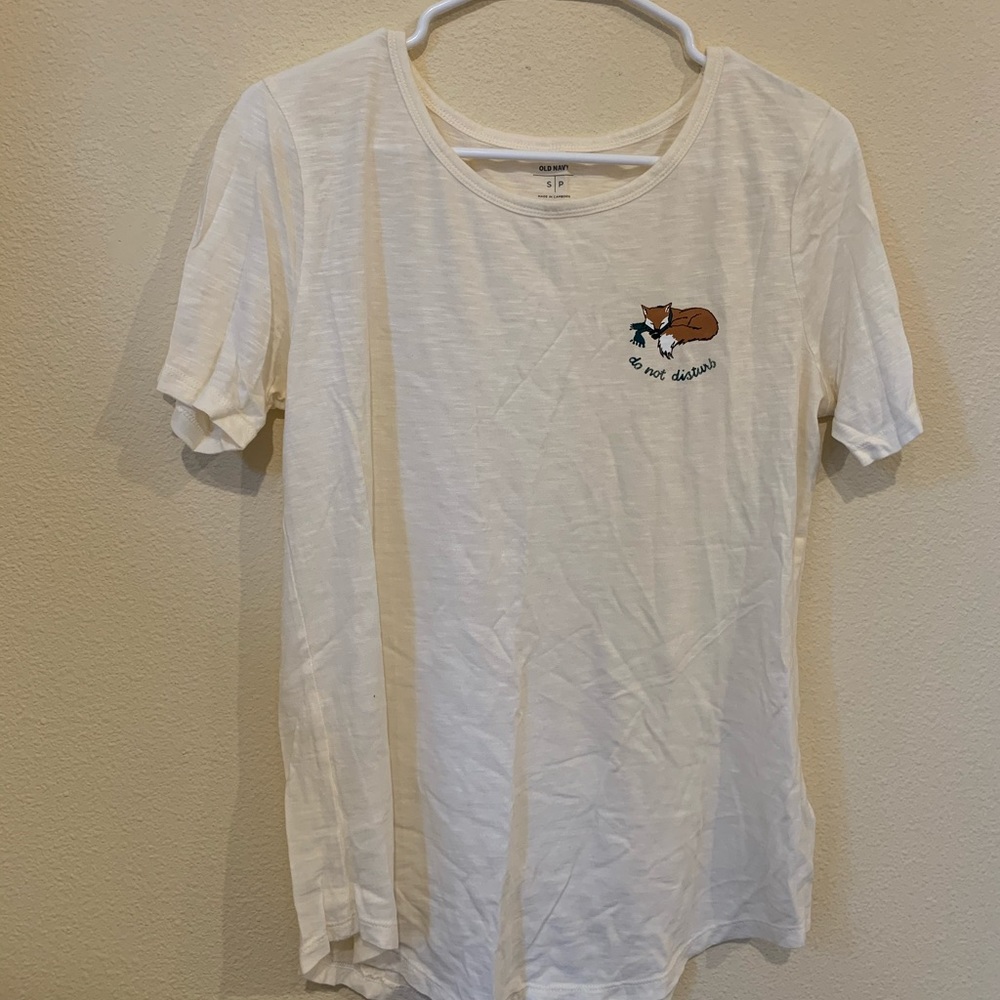 Old Navy T-Shirt - “do not disturb” fox